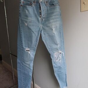 evi's wedgie skinny size 27. Button up.‎ Distressed with frayed bottom.